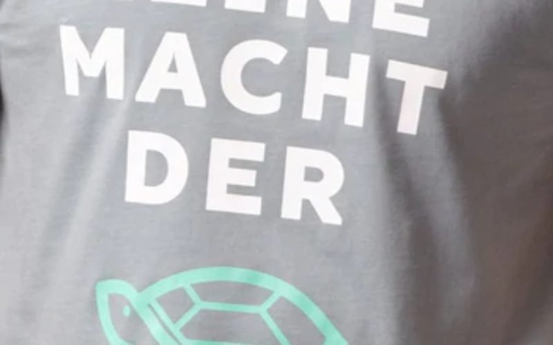 Shirt mit Aufdruck "Keine Macht der Schildkröte"