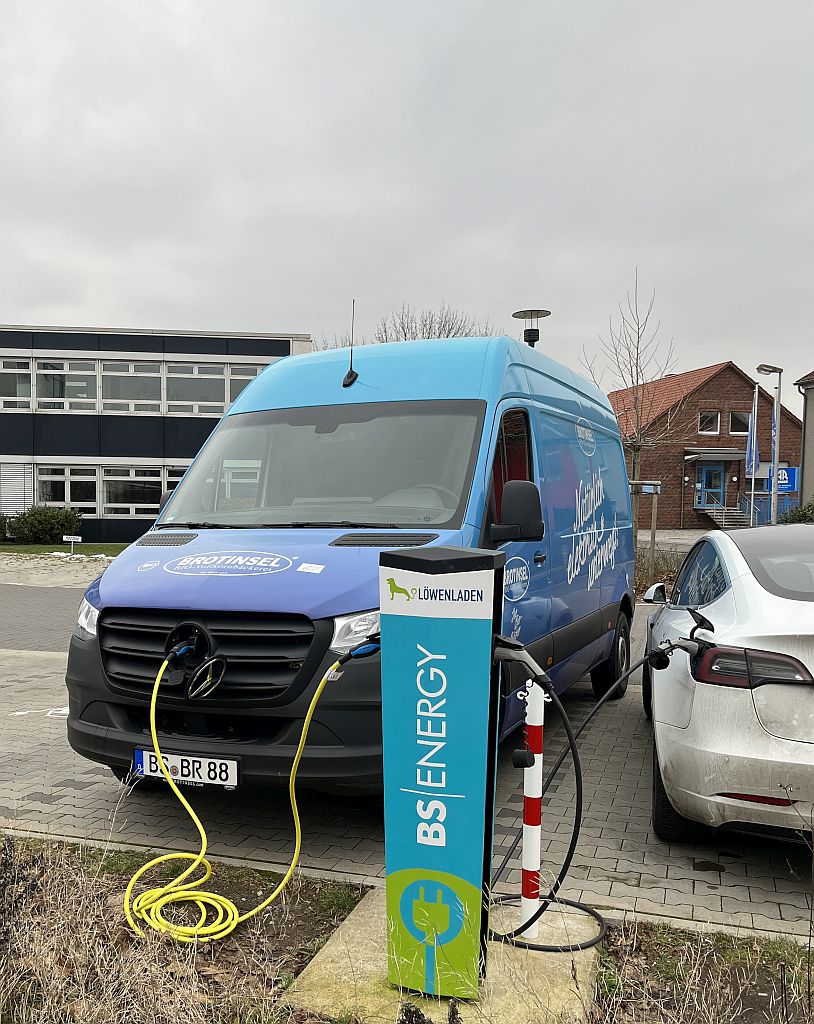 Elektrische Transporter lokaler Bäcker